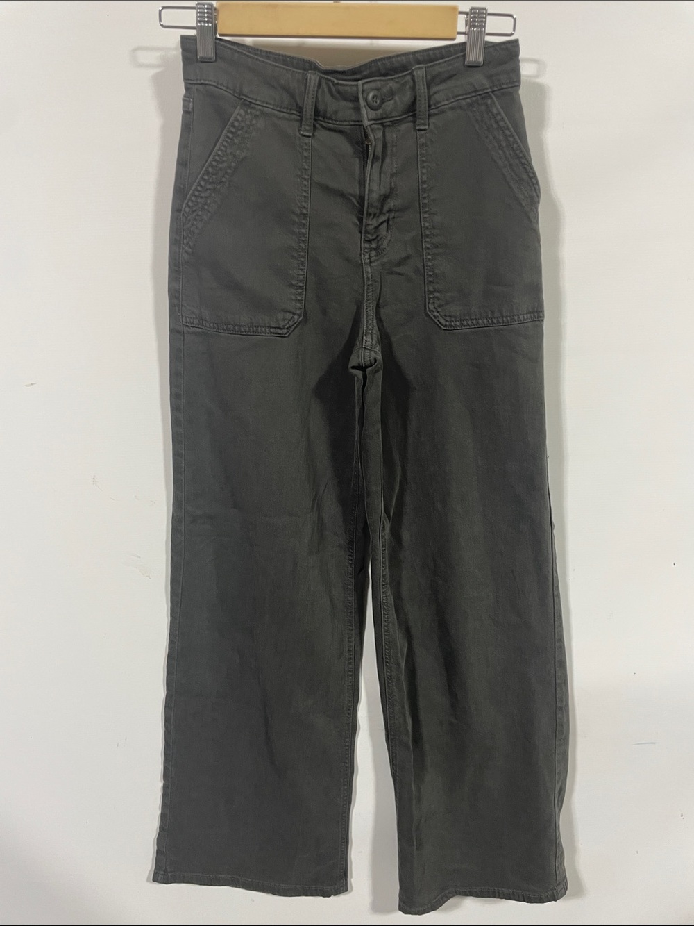 American Eagle Outfitters Straight-Leg Jeans in Charcoal Black